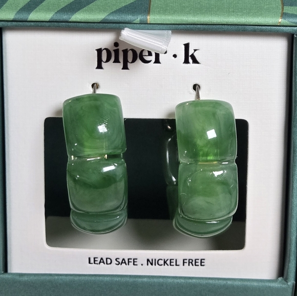 PIPER K Jade Green Acrylic Huggie Hoop Earrings ~ NIB #208 - Picture 7 of 8